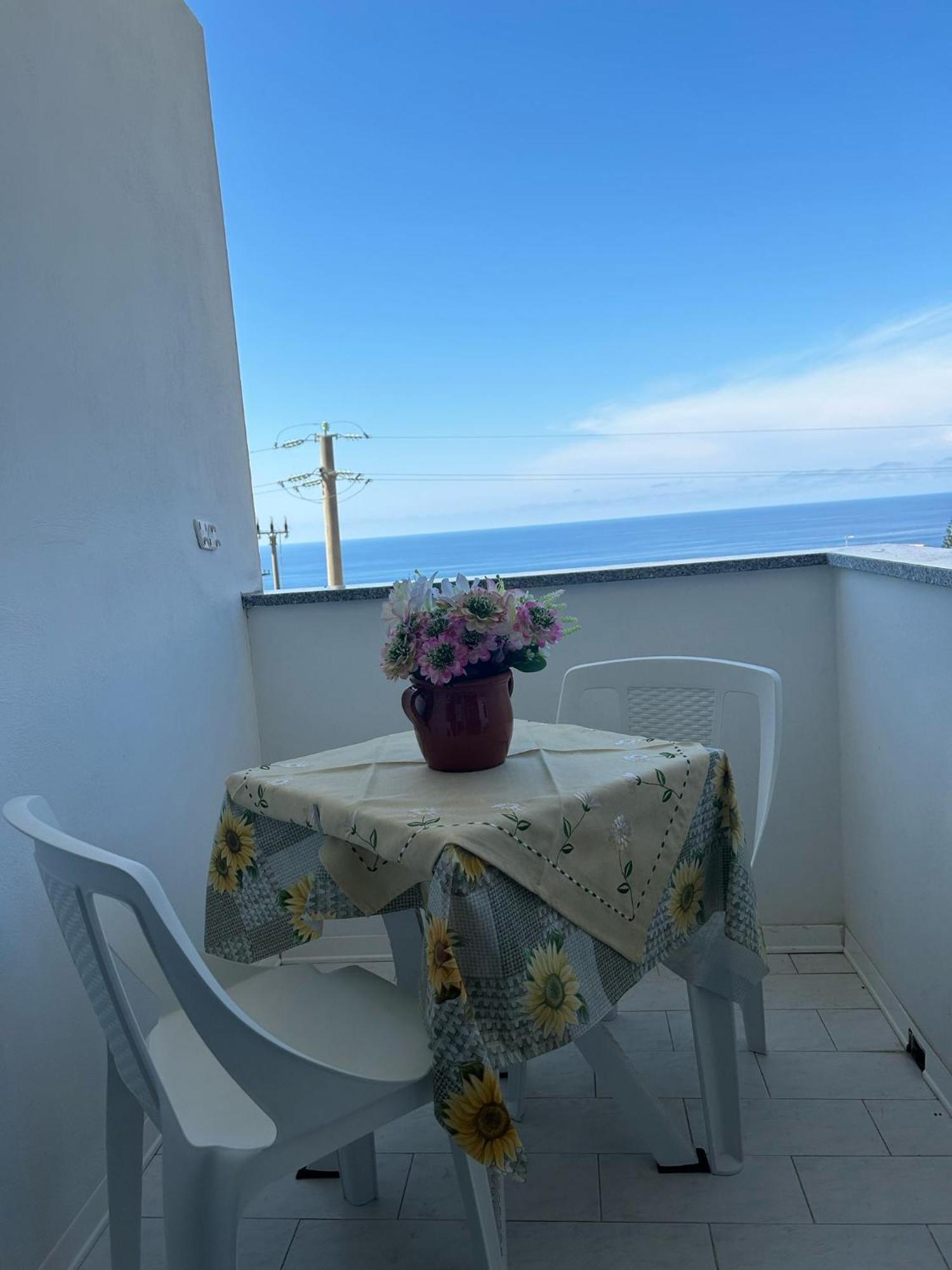 L'Alba Apartment Тропеа Екстериор снимка