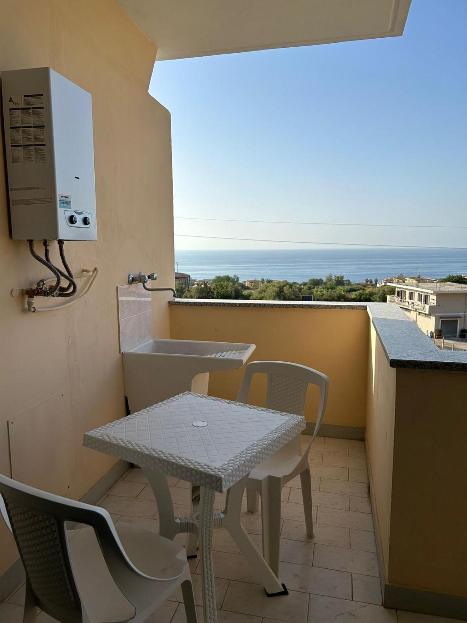 L'Alba Apartment Тропеа Екстериор снимка