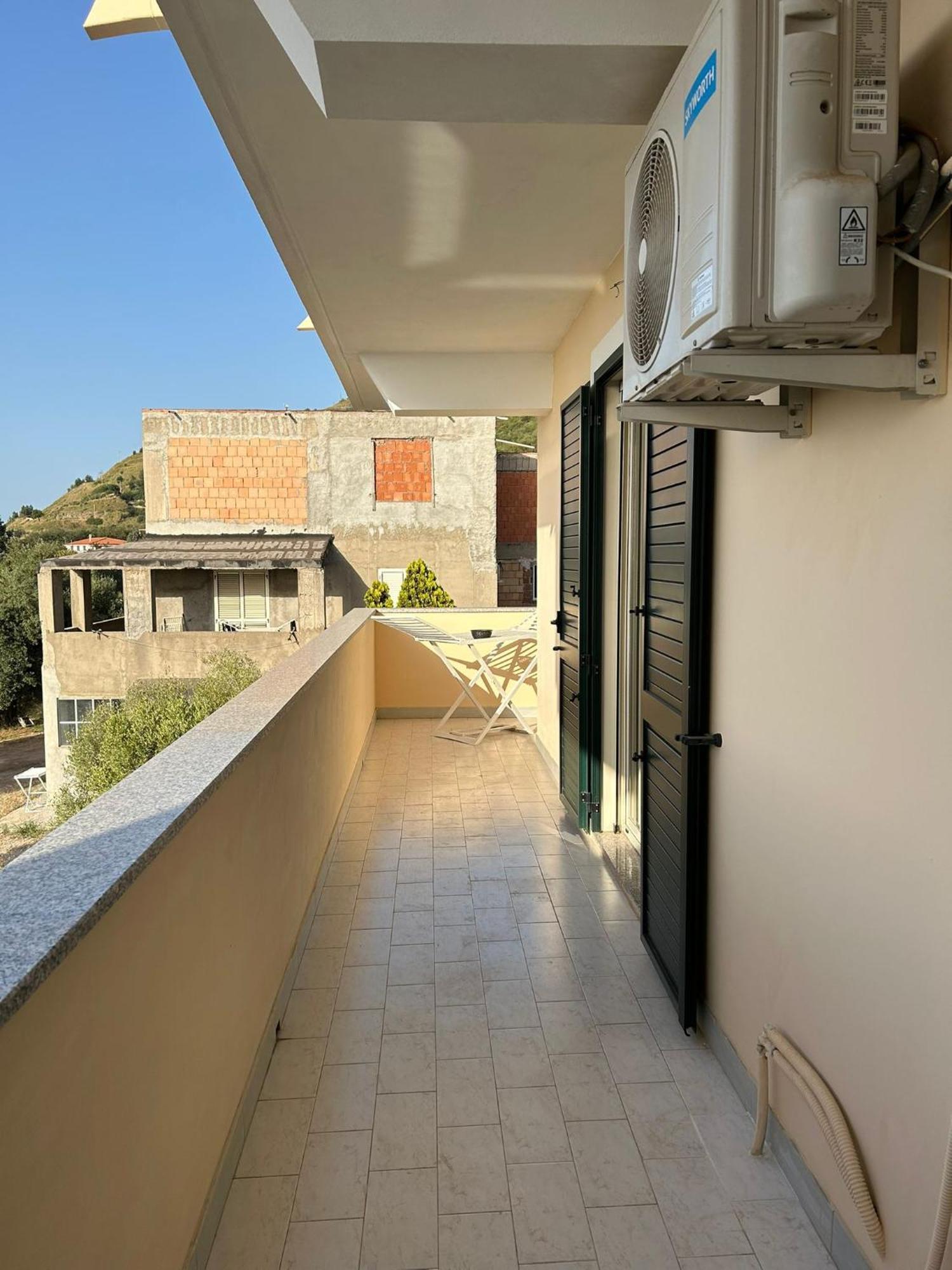 L'Alba Apartment Тропеа Екстериор снимка