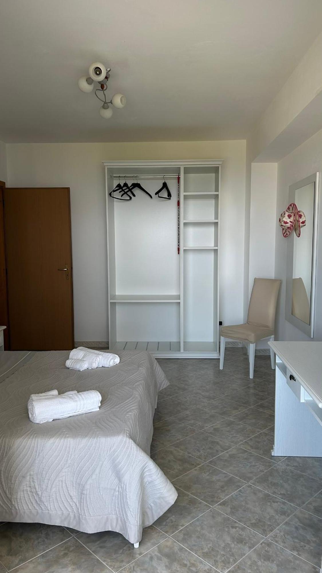 L'Alba Apartment Тропеа Екстериор снимка
